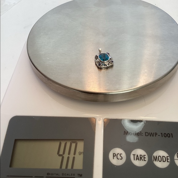 10k, LONDON BLUE TOPAZ PENDENT - Picture 3 of 5